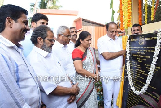 fish market opens at Jeppu 